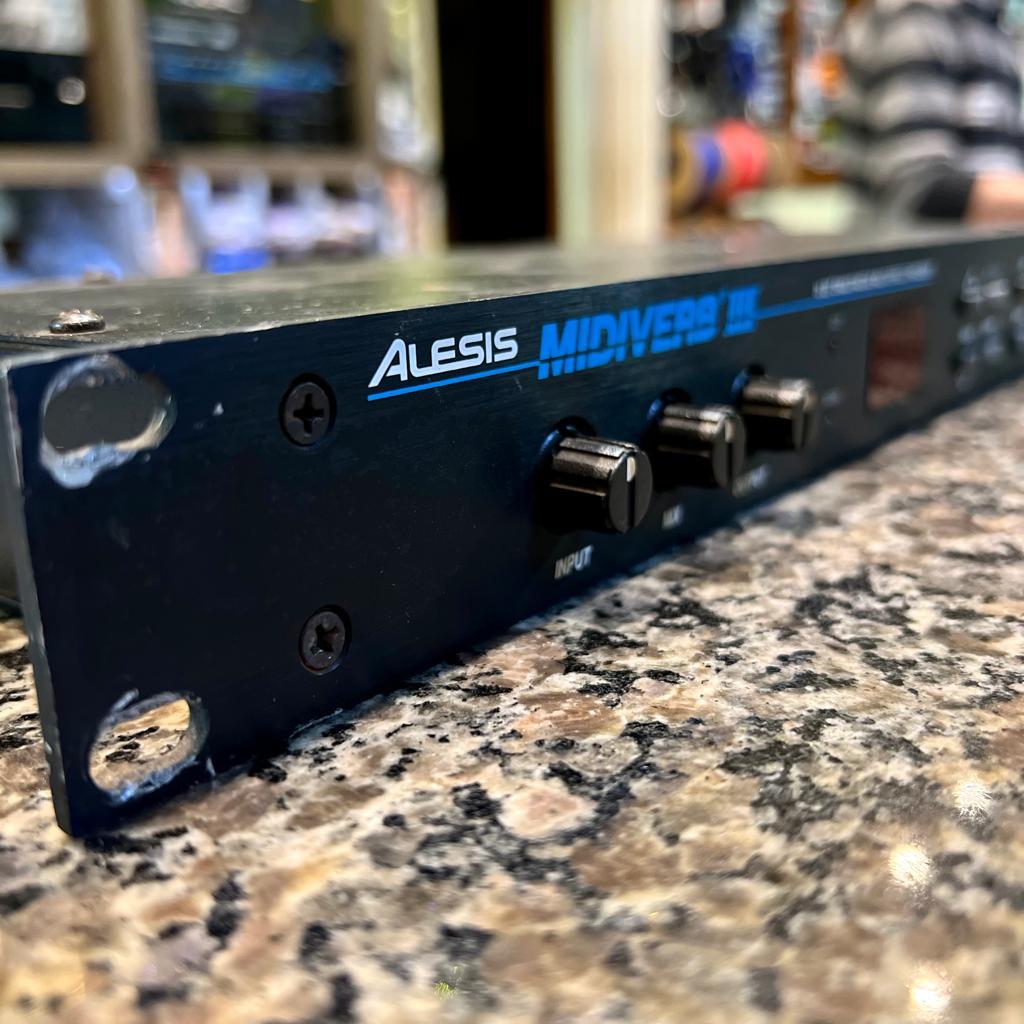 Processador de Efeito para Estúdio Alesis Midiverb III (usado) - CMK