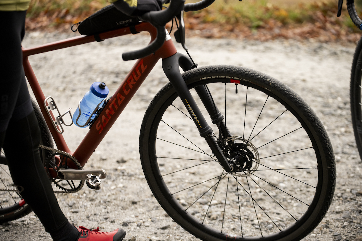 Cane Creek Invert Gravel Fork は、グラベル バイクの快適性を大きく