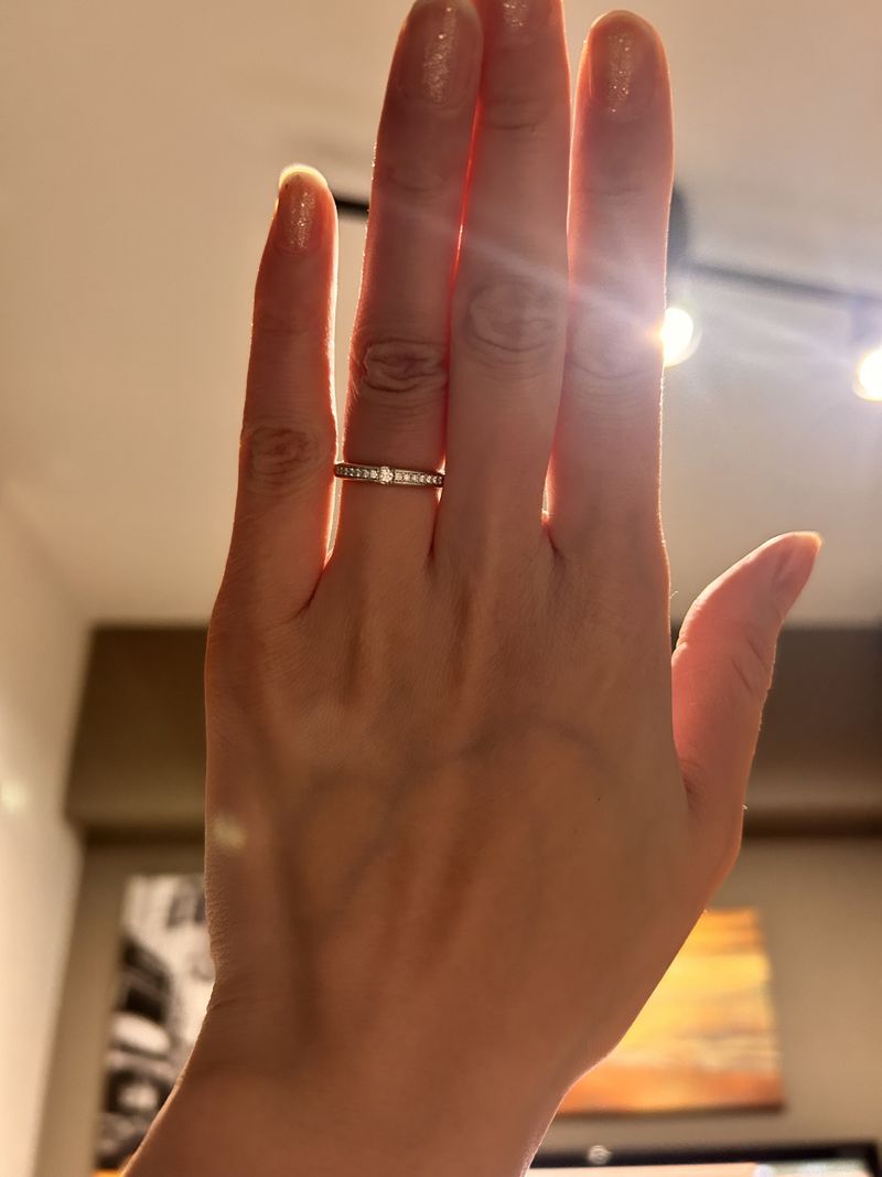 アプローズはエタニティリングというジャンルのリングで、結婚指輪より