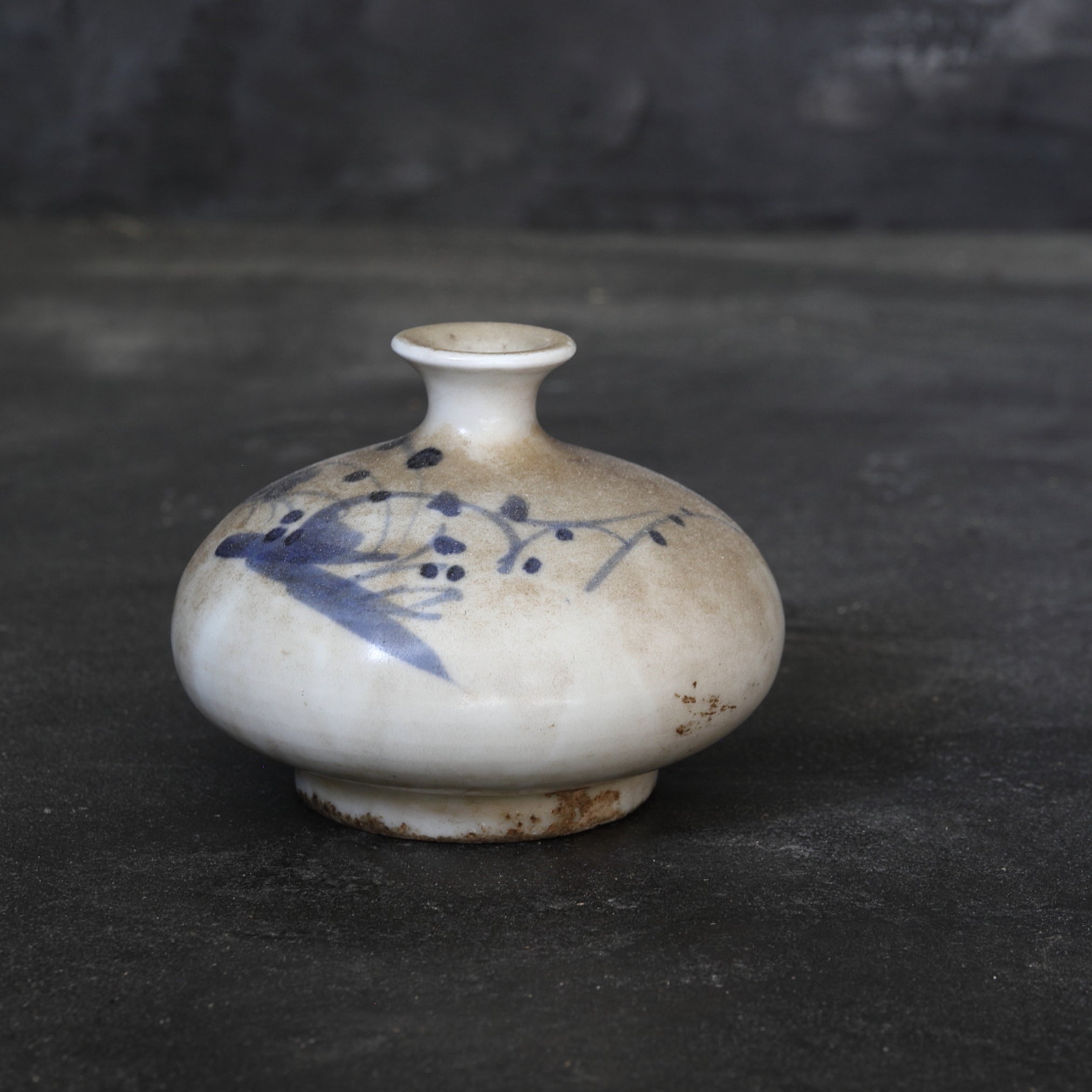 江戸時代 古伊万里 白磁染付草文油壺（1603–1867 CE） | 入蘆花