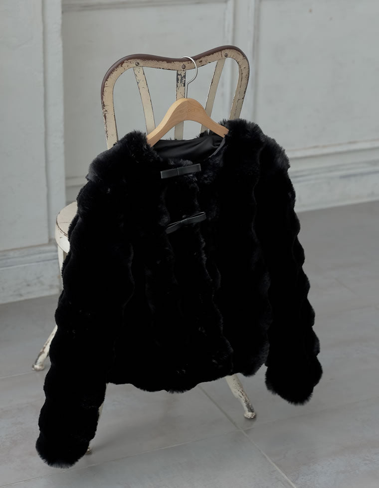 ブロックフェイクファーリボン付ショートコート - ジャケット/アウター