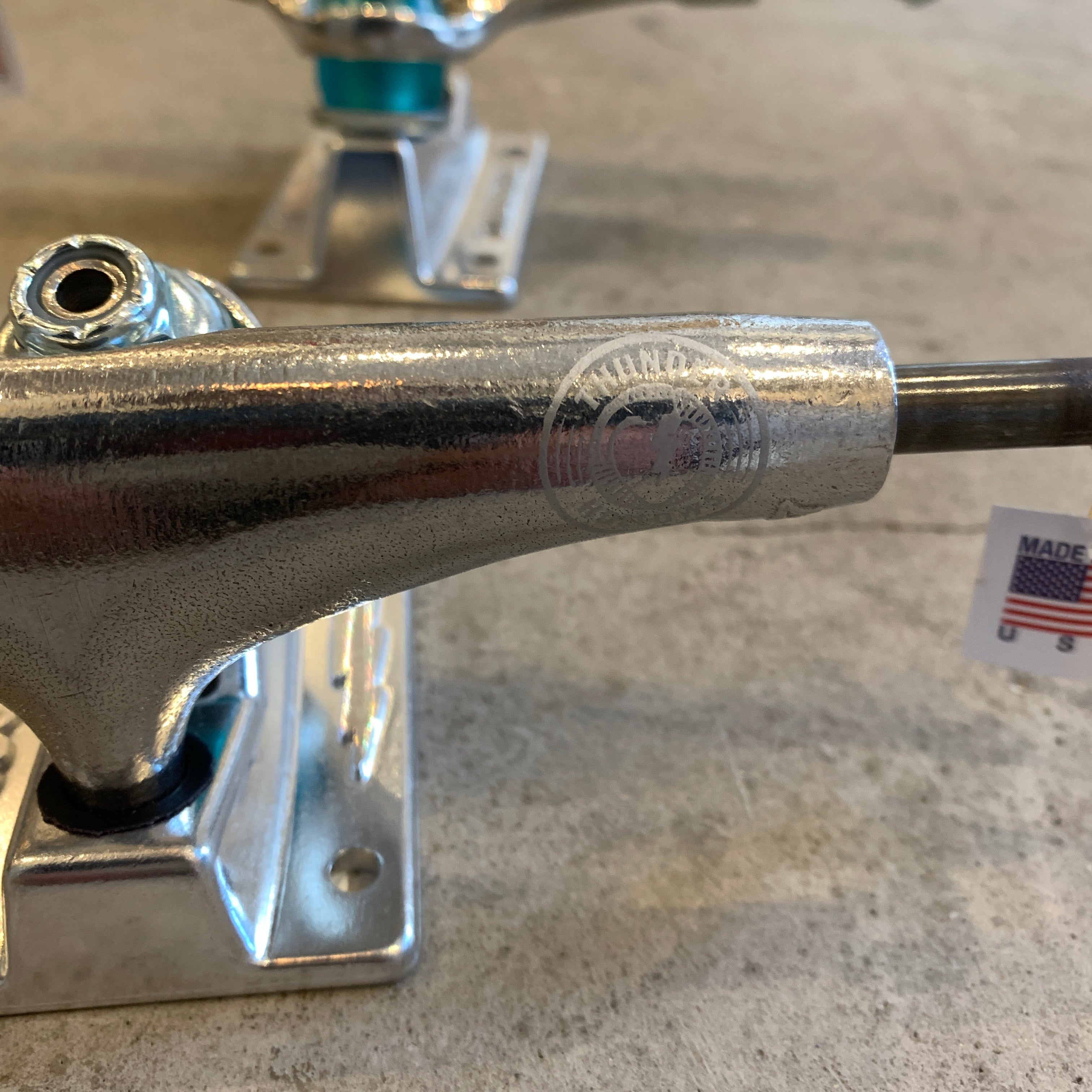 THUNDER] HOLLOW LIGHTS - 147 HI – RIVERBIRCH SKATESHOP