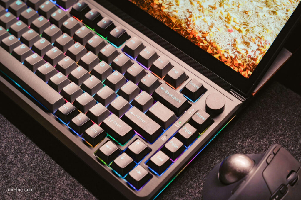 Kwumsy K3 レビュー。13インチタッチ対応モニター付き多機能メカニカル