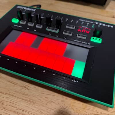 Roland AIRA TB-3 Touch Bassline Synthesizer | Reverb Canada