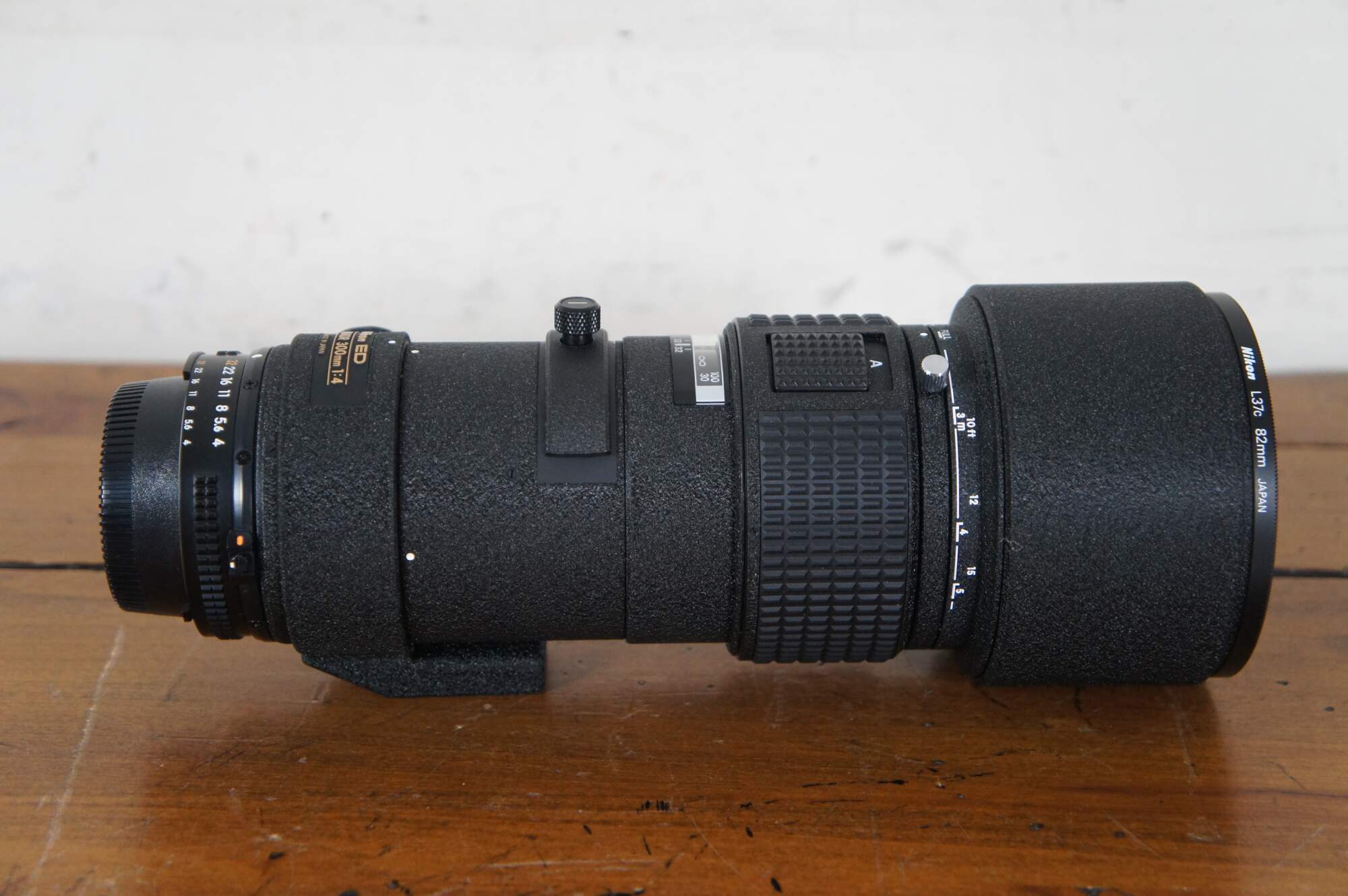 Nikon ED Camera Lens AF Nikkor 300mm 1:4 L37C 82mm Japan 9.5