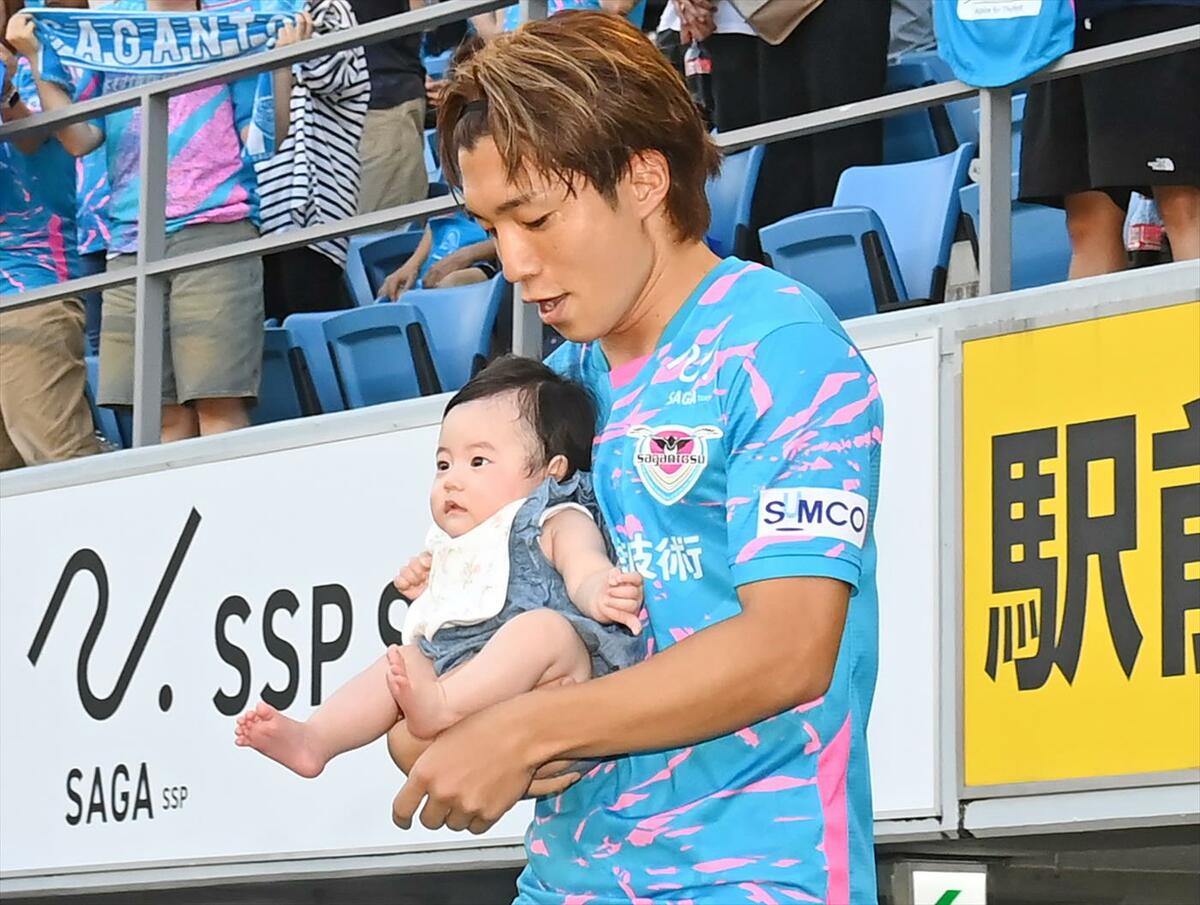 サガン鳥栖＞新井晴樹 先制アシスト、世界一かっこいいパパに J2リーグ