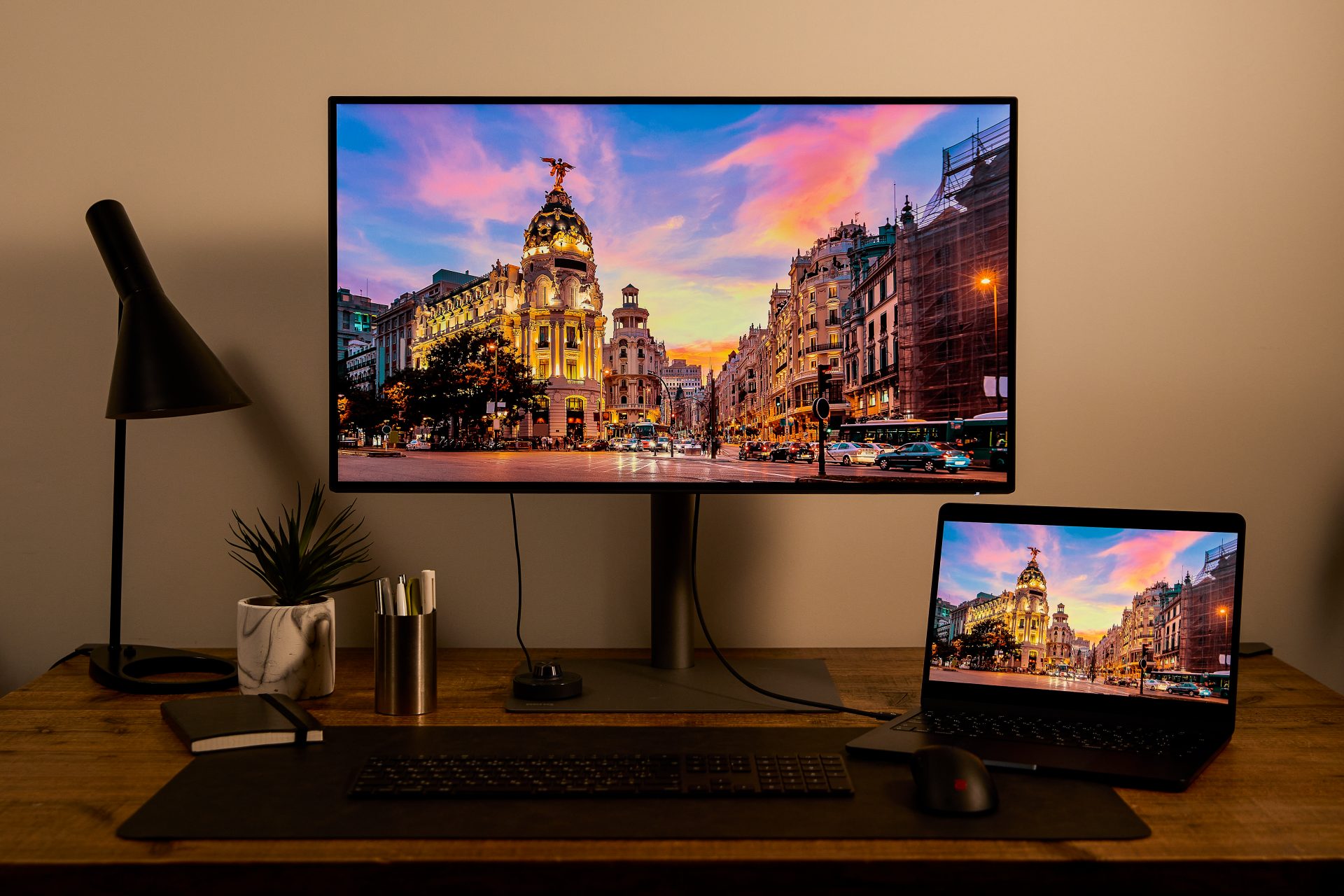 色再現性に優れたBenQのデザイナーモニター「PD3225U」。デザインや