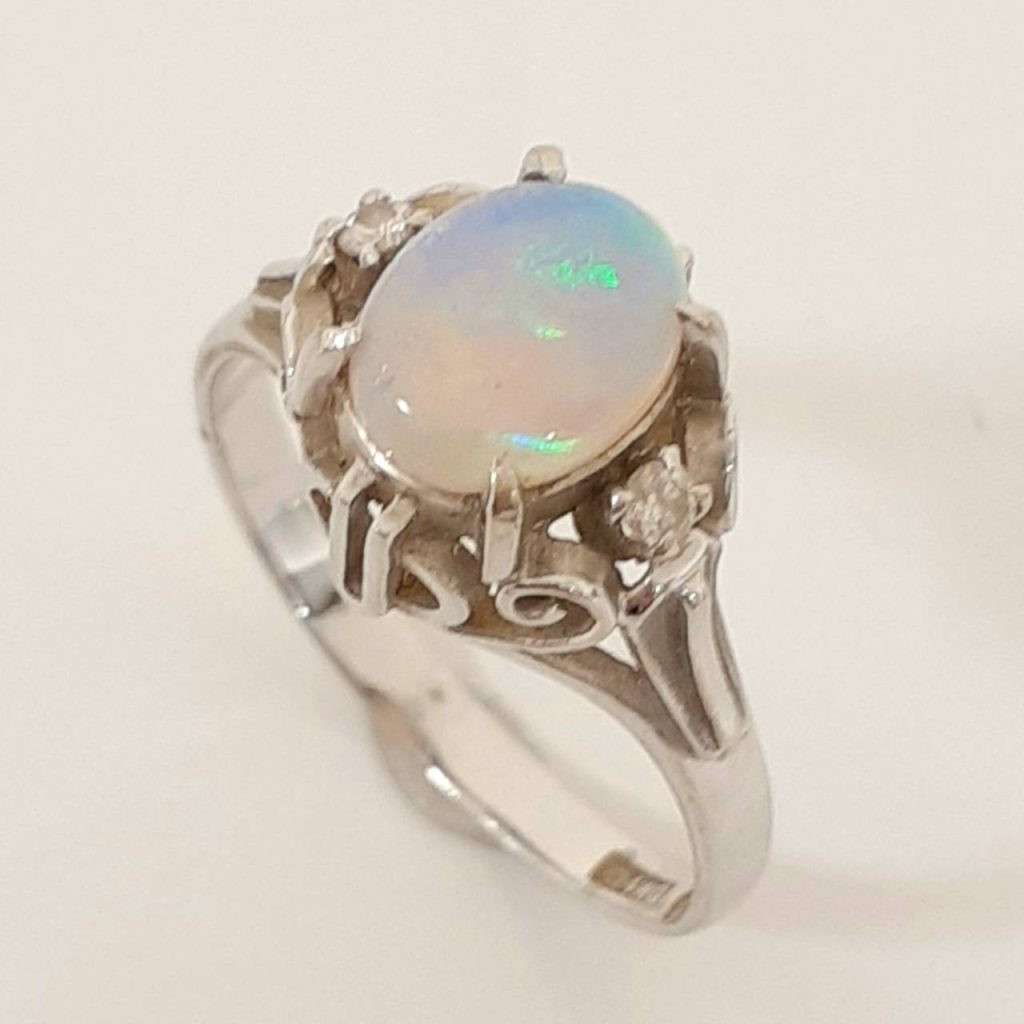K14WG オパール1.3ct＆メレダイヤ0.4ct付きリングの買取実績 | 買取