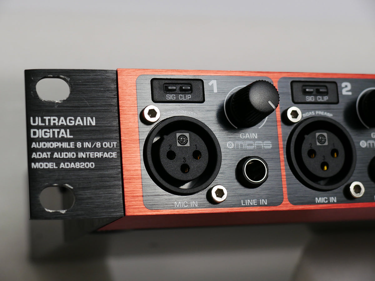 Behringer ADA8200 (中古)