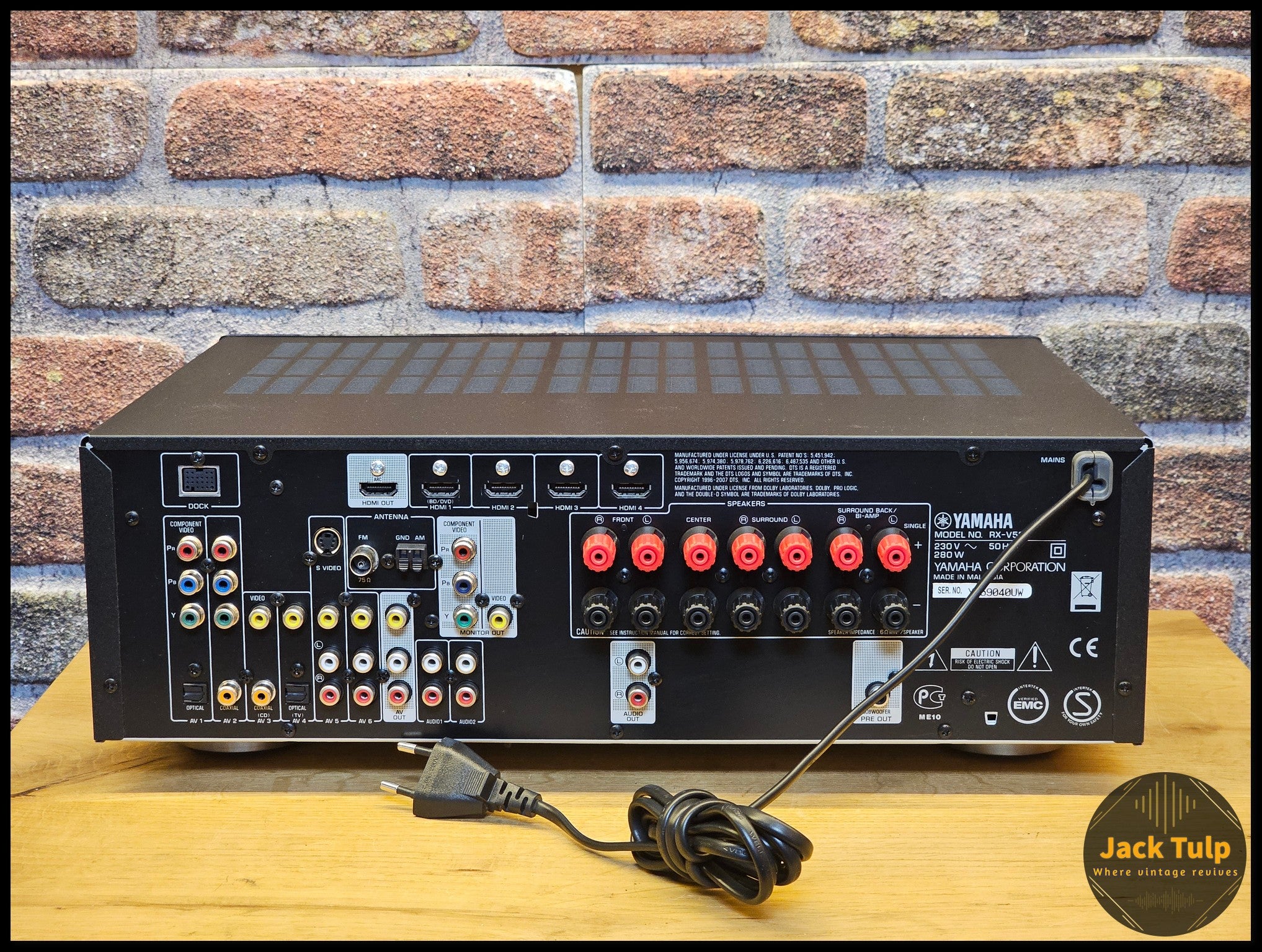 Yamaha RX-V467 – Jack Tulp