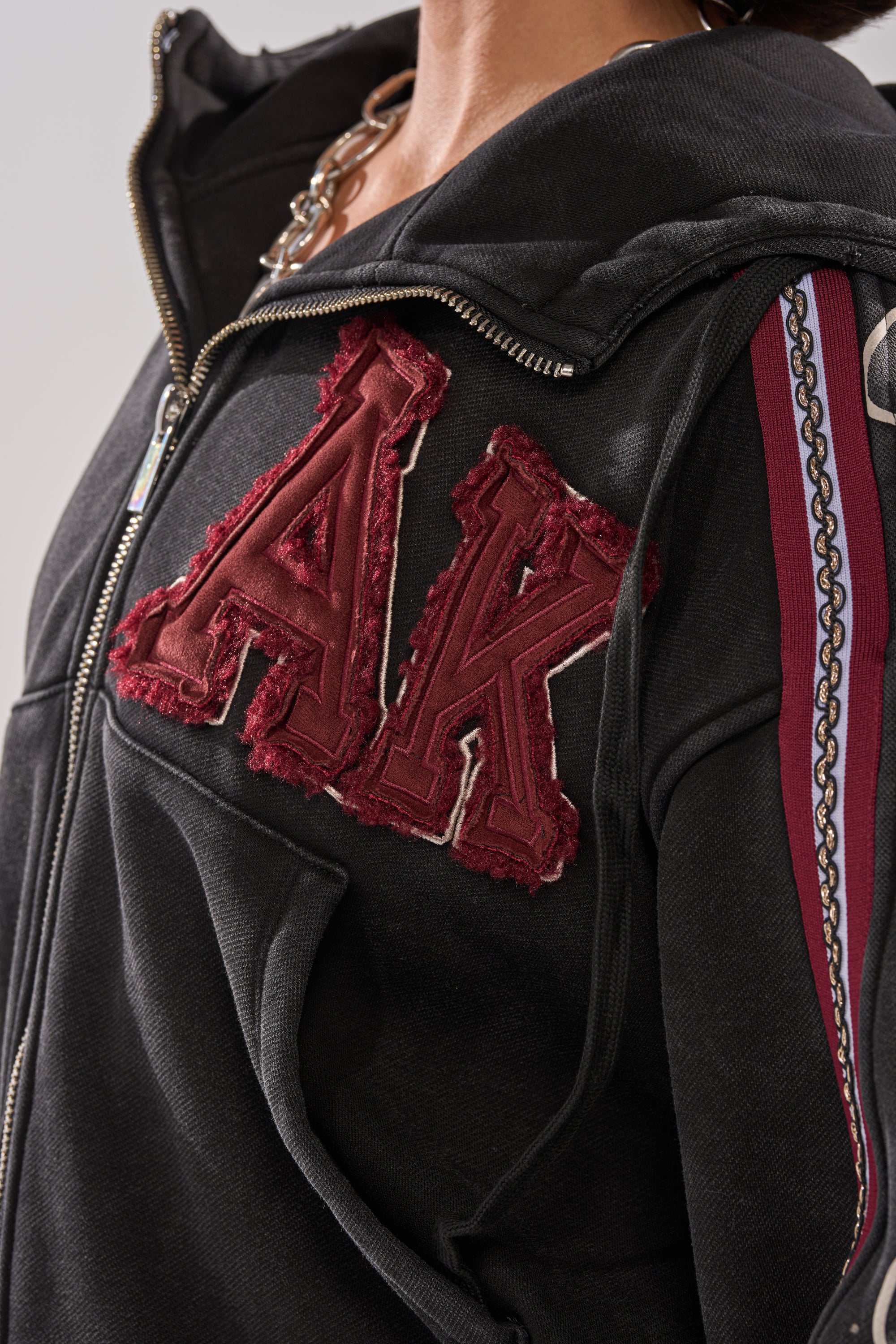 CITY LIVING GRAPHIC ZIP UP SWEATSHIRT – AKIRA