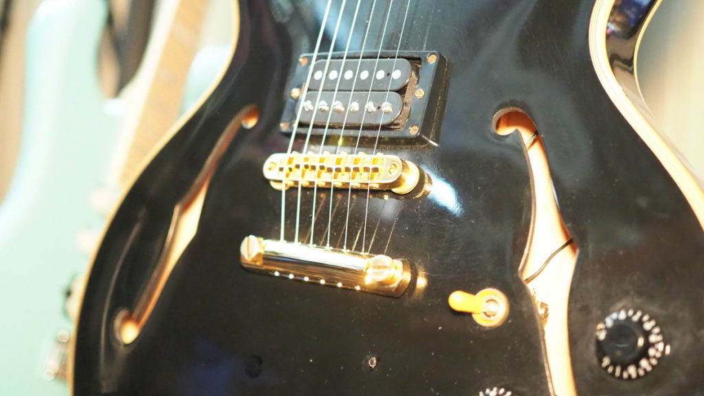 Gibson Custom Shop ES-355[3/3] テールピースをアルミ製に交換した