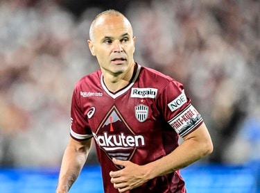日本代表のユニ着てくれてる」ヴィッセル神戸・イニエスタの「家族写真