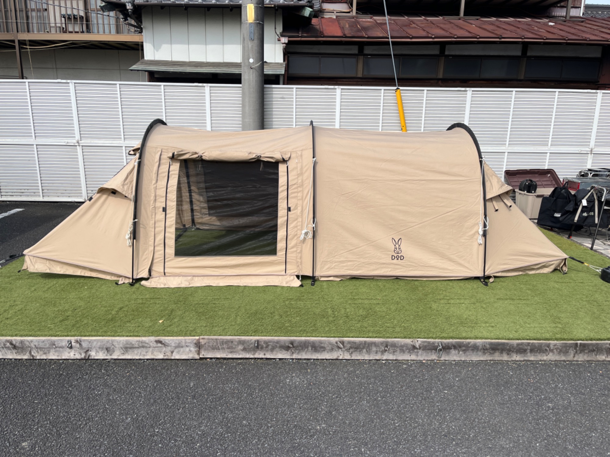 ソロキャンでも2ルームの快適さを！DODのカマボコテントソロTC