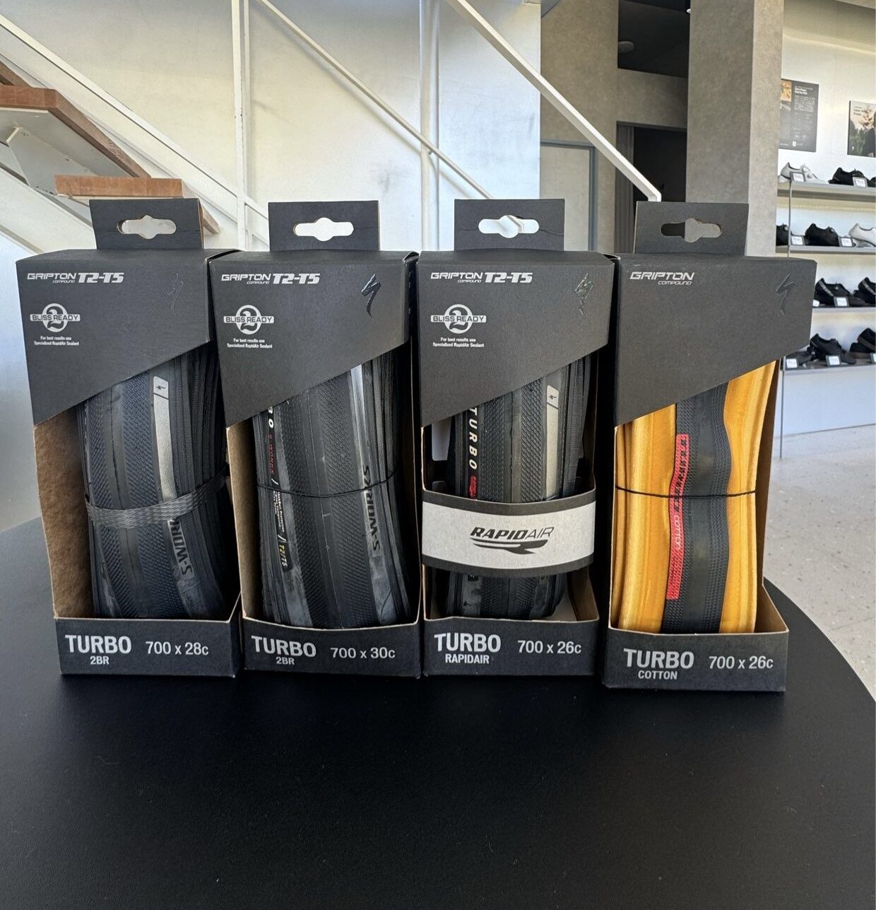 高性能な旧型ロードタイヤがお買い得です！ | スペシャライズド 三重