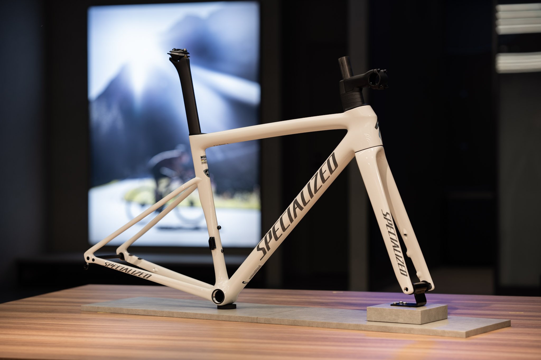 Tarmac SL8 フレームセット 新色 展示中 | スペシャライズド 住之江