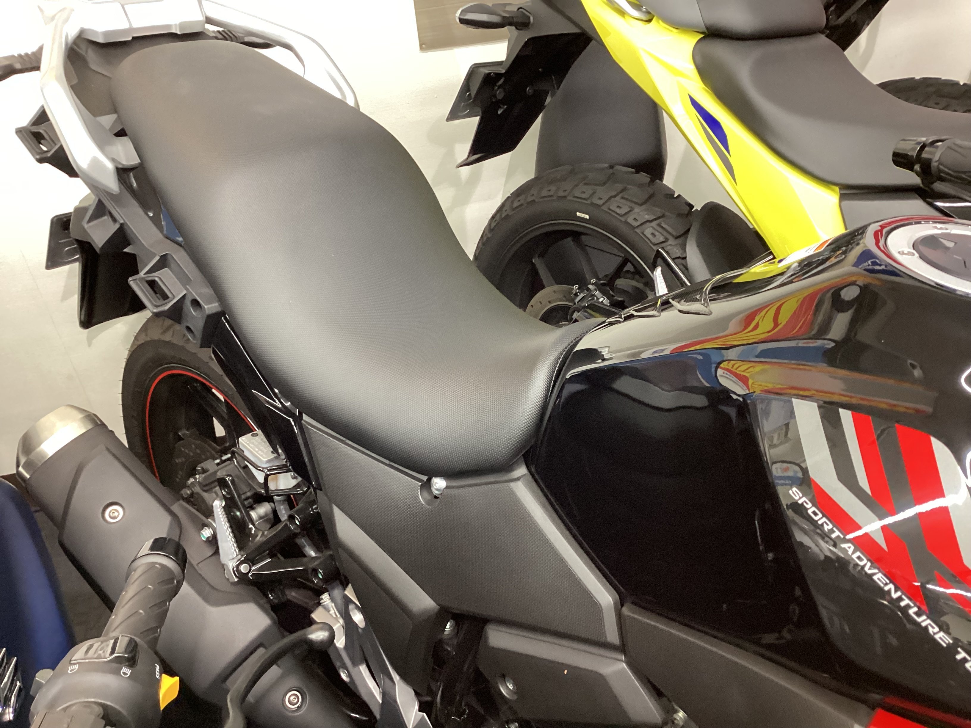 オプション紹介】Vストローム250 ローシート+α 作成してみました