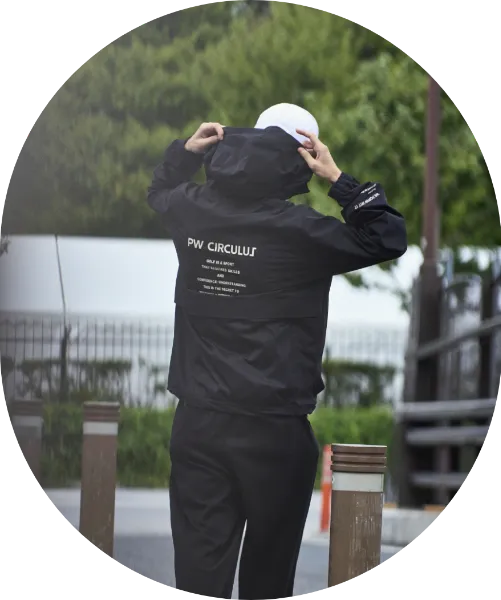 水を弾いて動きやすい万能セットアップ特集 街もゴルフもアウトドアも