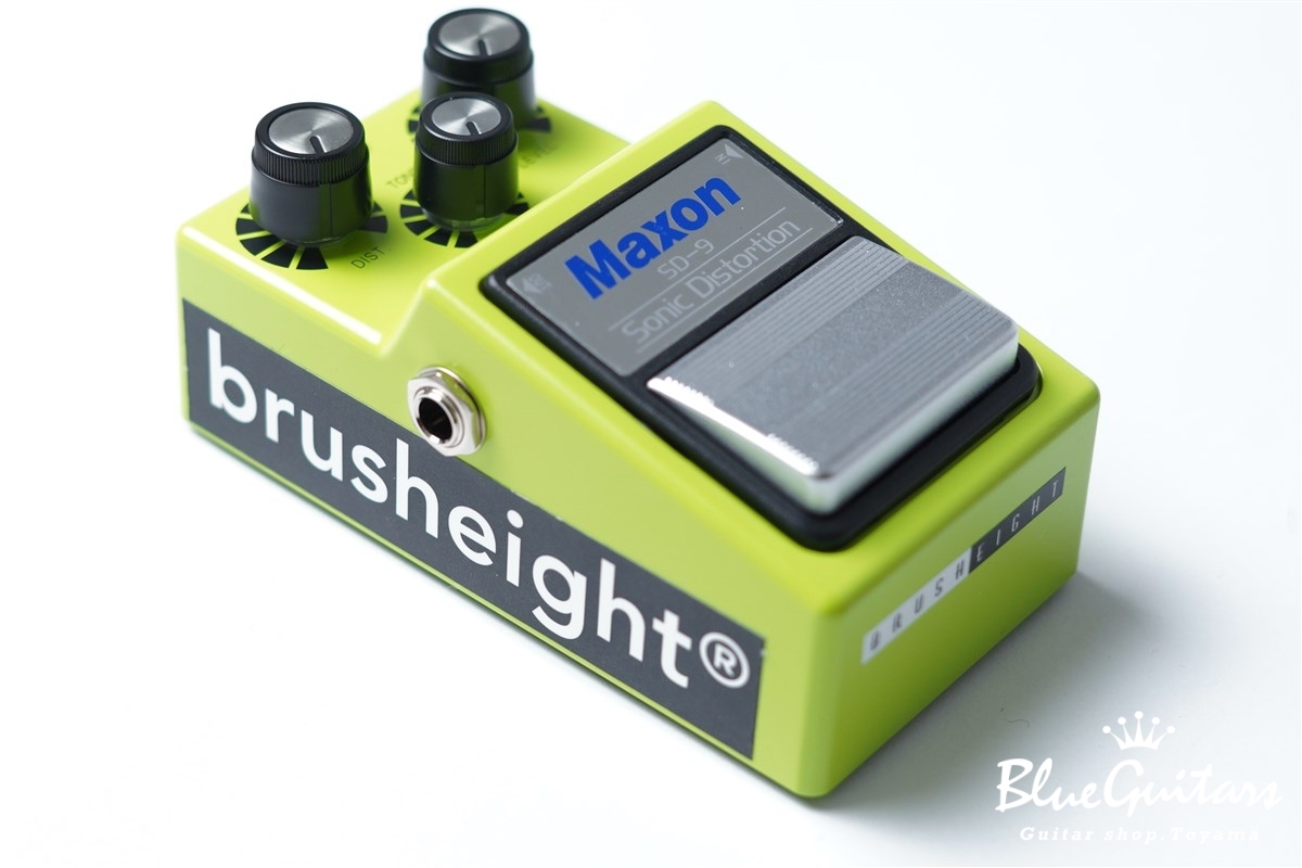 Brush eight Maxon Sonic Distortion SD9 