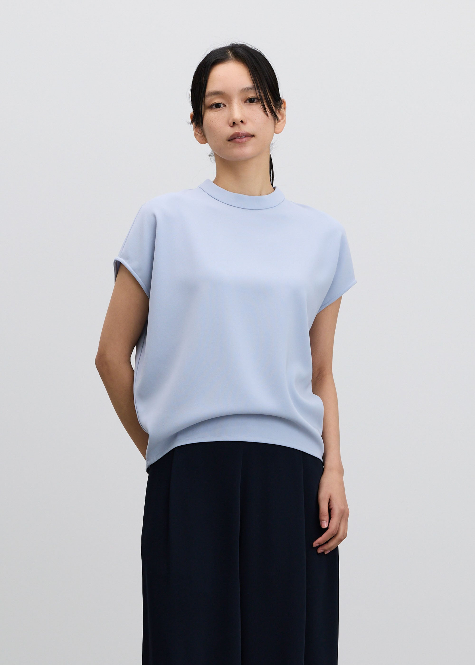 スタンドカラーコクーンブラウス - SOÉJU online store｜上質な大人の
