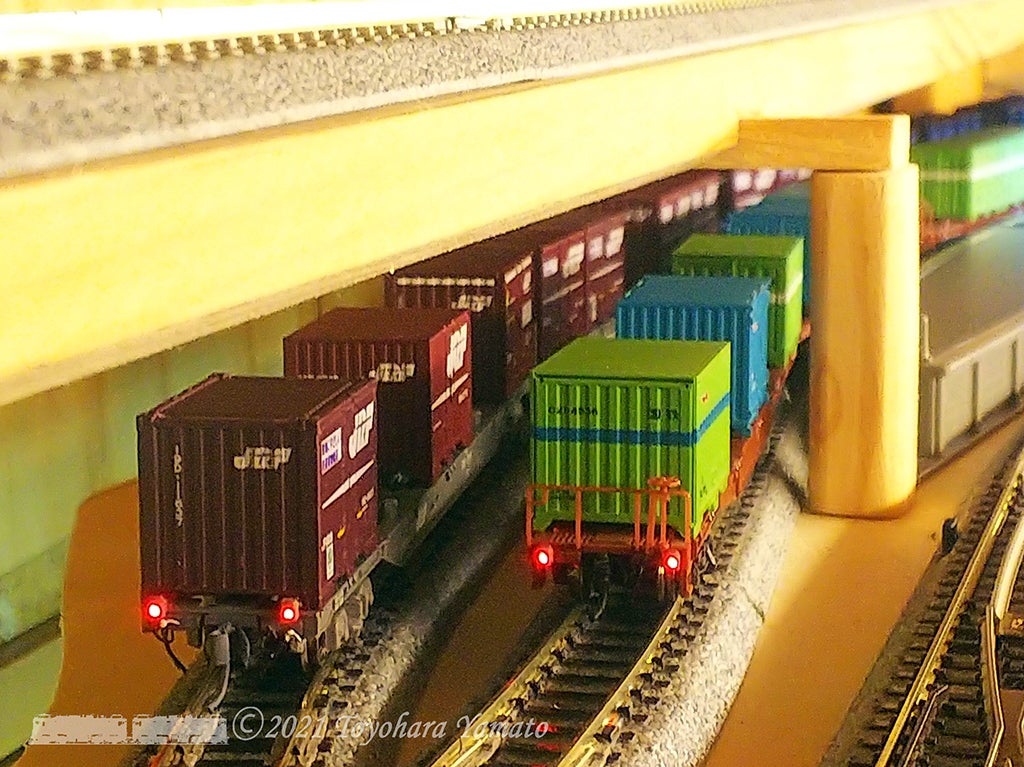 コキ車のカンテラ尾灯 コンデンサーの効果 [鉄道模型] | 重単5175