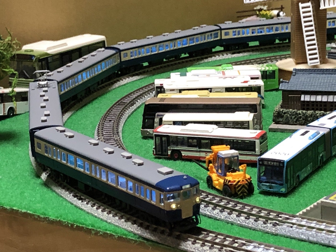 115系の日】KATO 10-1118・19 800番台横須賀色 | 金屋代かずおのお部屋