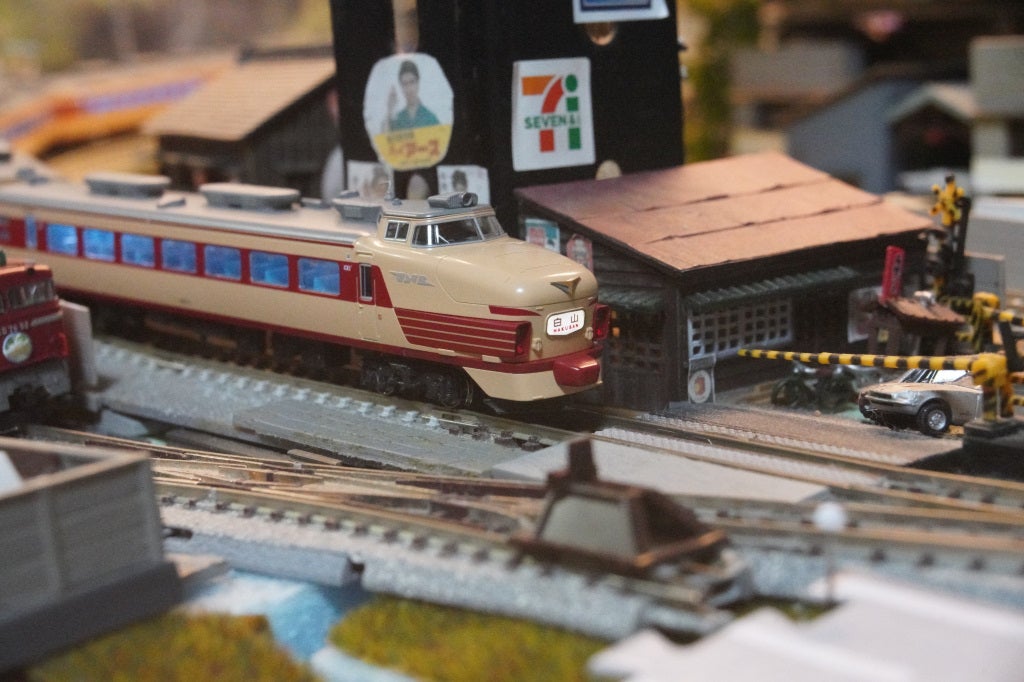 入線整備】489系初期型「白山・あさま」～室内灯の組み込み眺めて