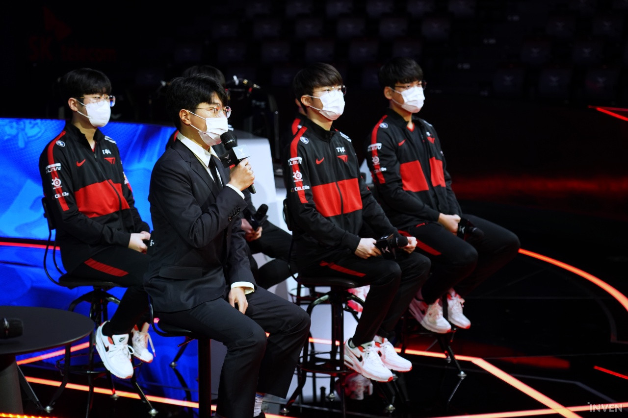 T1 Faker on facing EDward Gaming again in groups: 