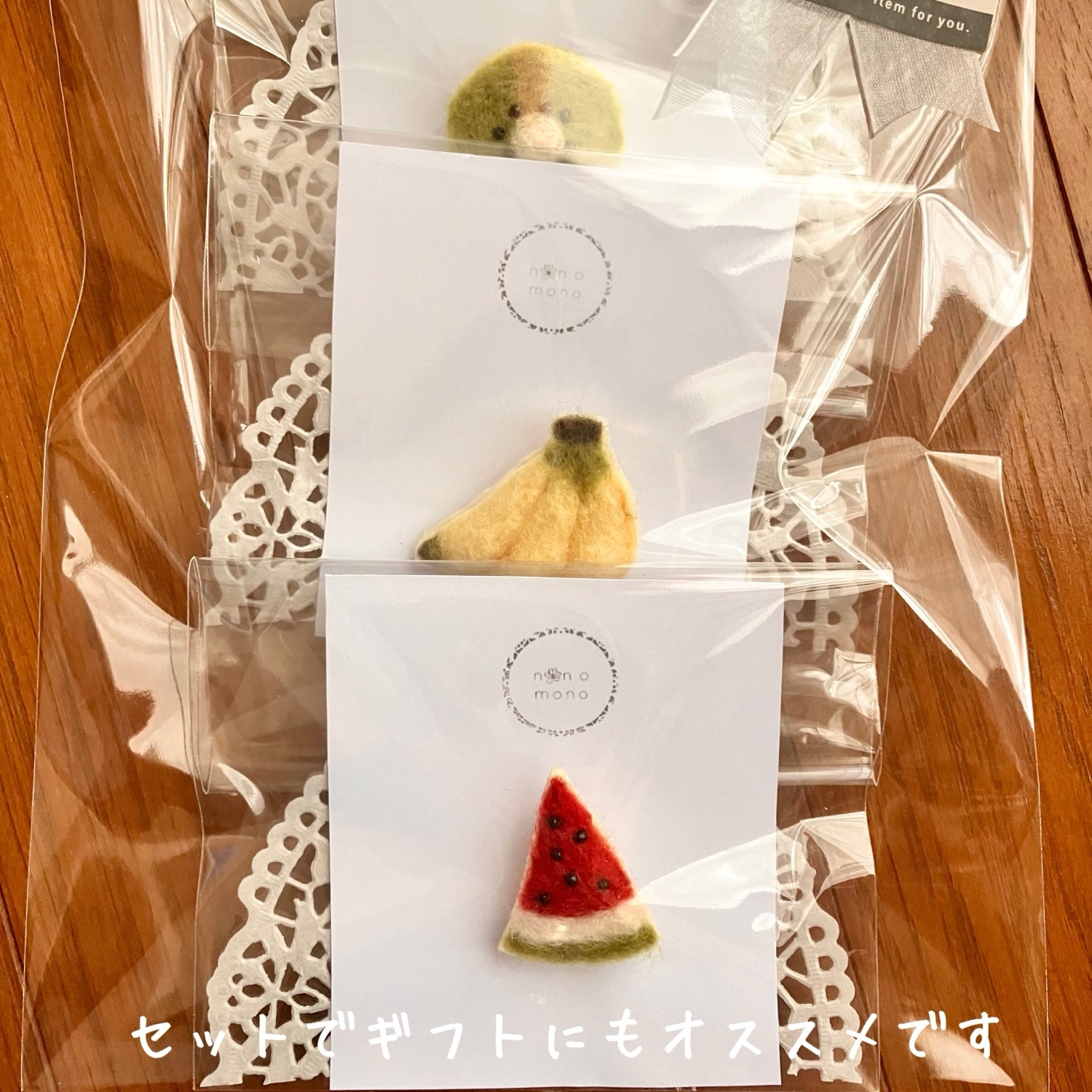 バナナのブローチ 羊毛フェルト 受注生産 - nonomono | minne byGMO