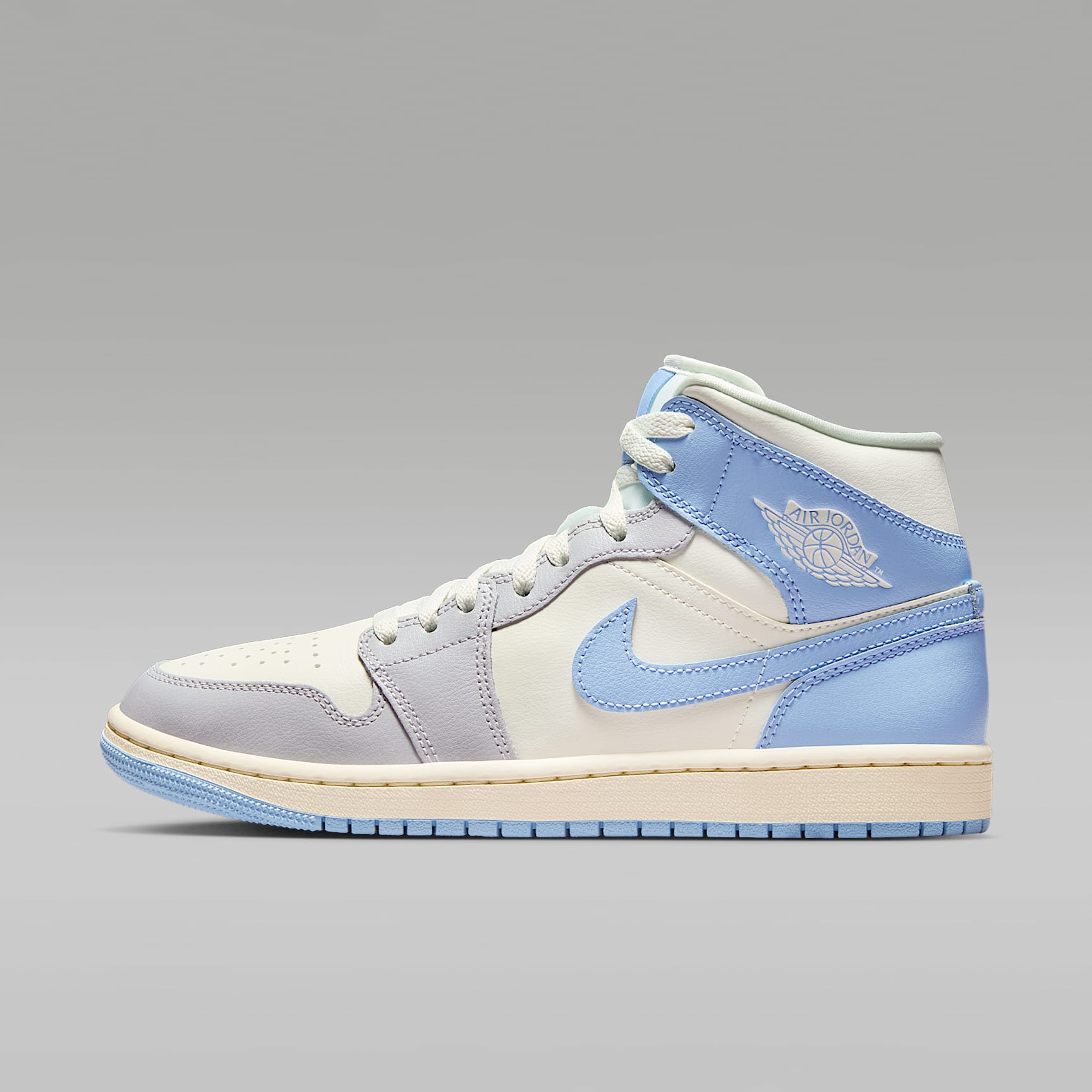 Air Jordan 1 Mid Women's Shoes. Nike.com