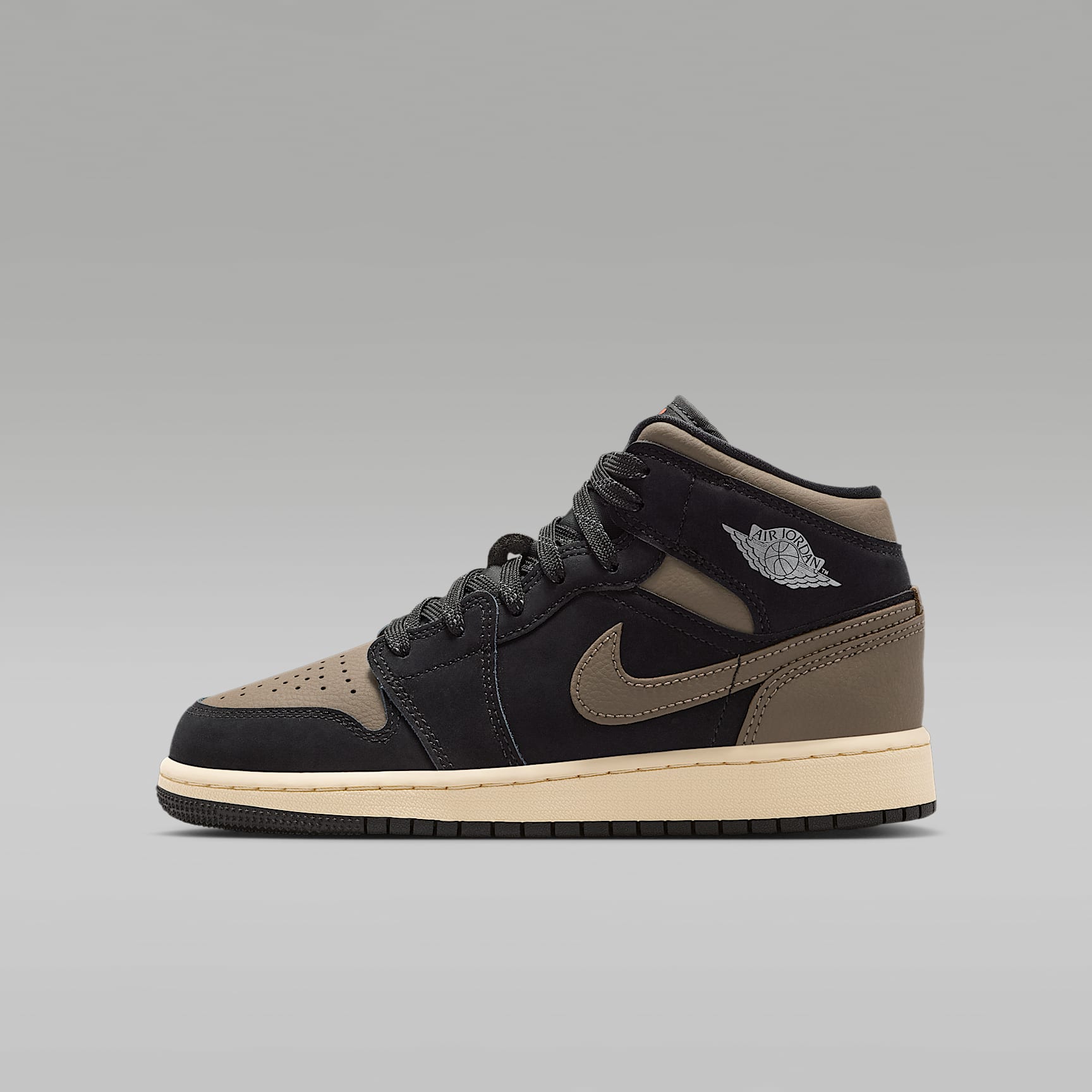 NIKE公式】エア ジョーダン 1 MID SE ジュニアシューズ.オンライン