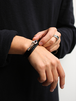 J-NS034-BK)編み込みレザーブレスレット3巻-ブラック｜アクセサリー