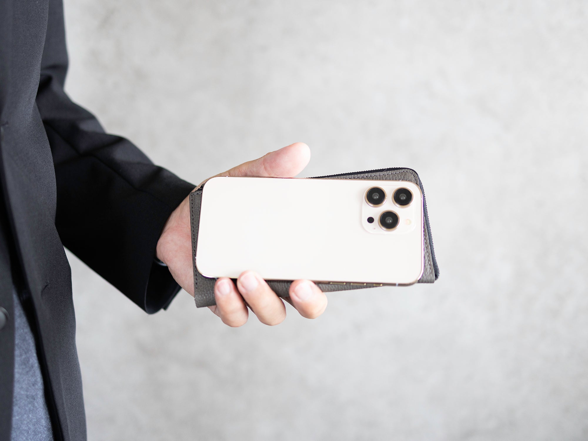 il modo ZIP concept 水濡れ、傷に強い！最小を目指した長財布 – 革